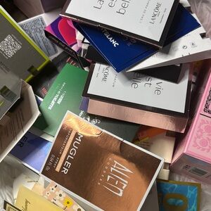 Mugler Alien Eau de Parfum with Metallic Gold Design